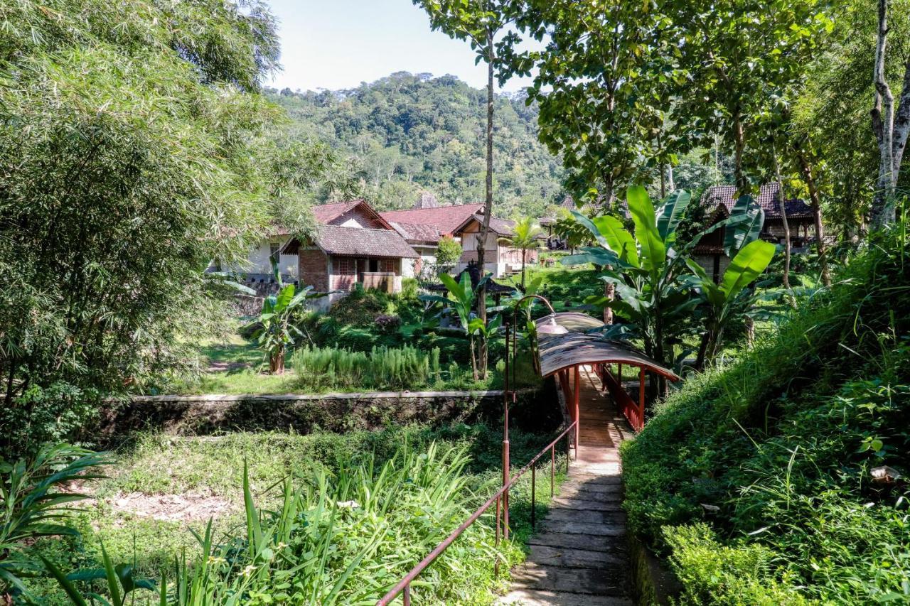 Balkondes Kenalan Hotel Magelang Buitenkant foto