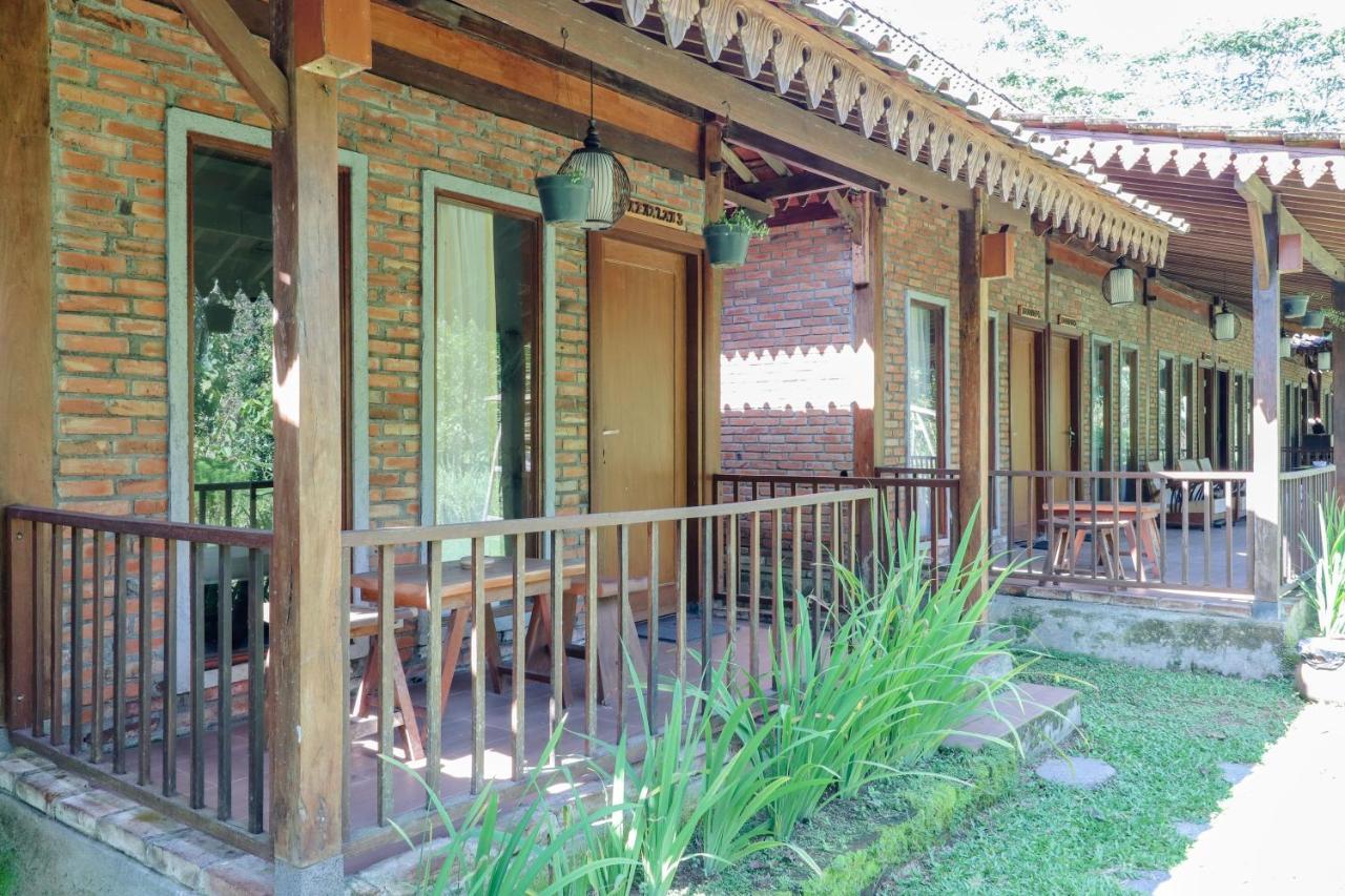 Balkondes Kenalan Hotel Magelang Buitenkant foto