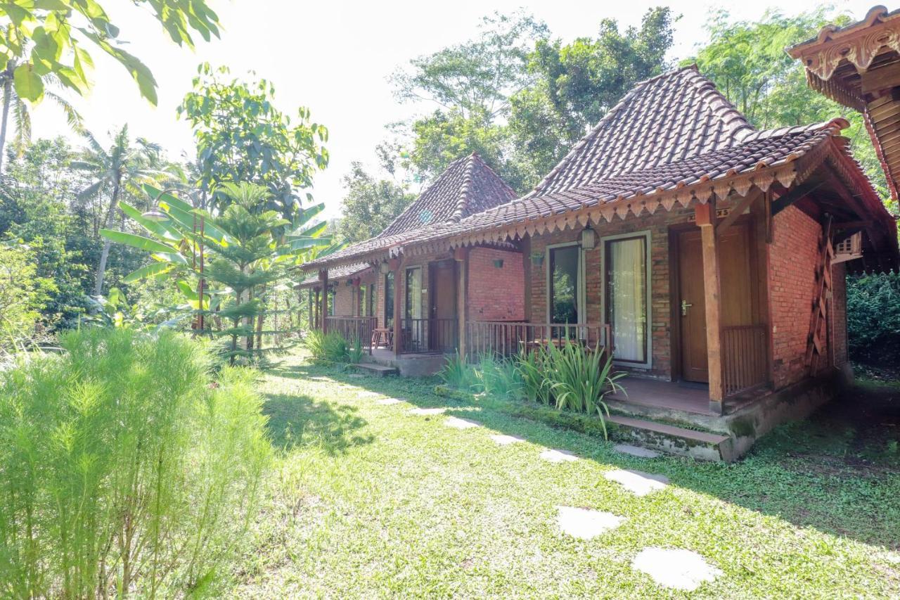 Balkondes Kenalan Hotel Magelang Buitenkant foto