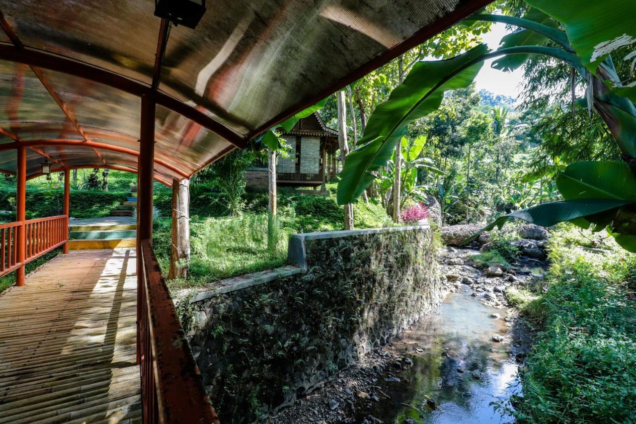 Balkondes Kenalan Hotel Magelang Buitenkant foto