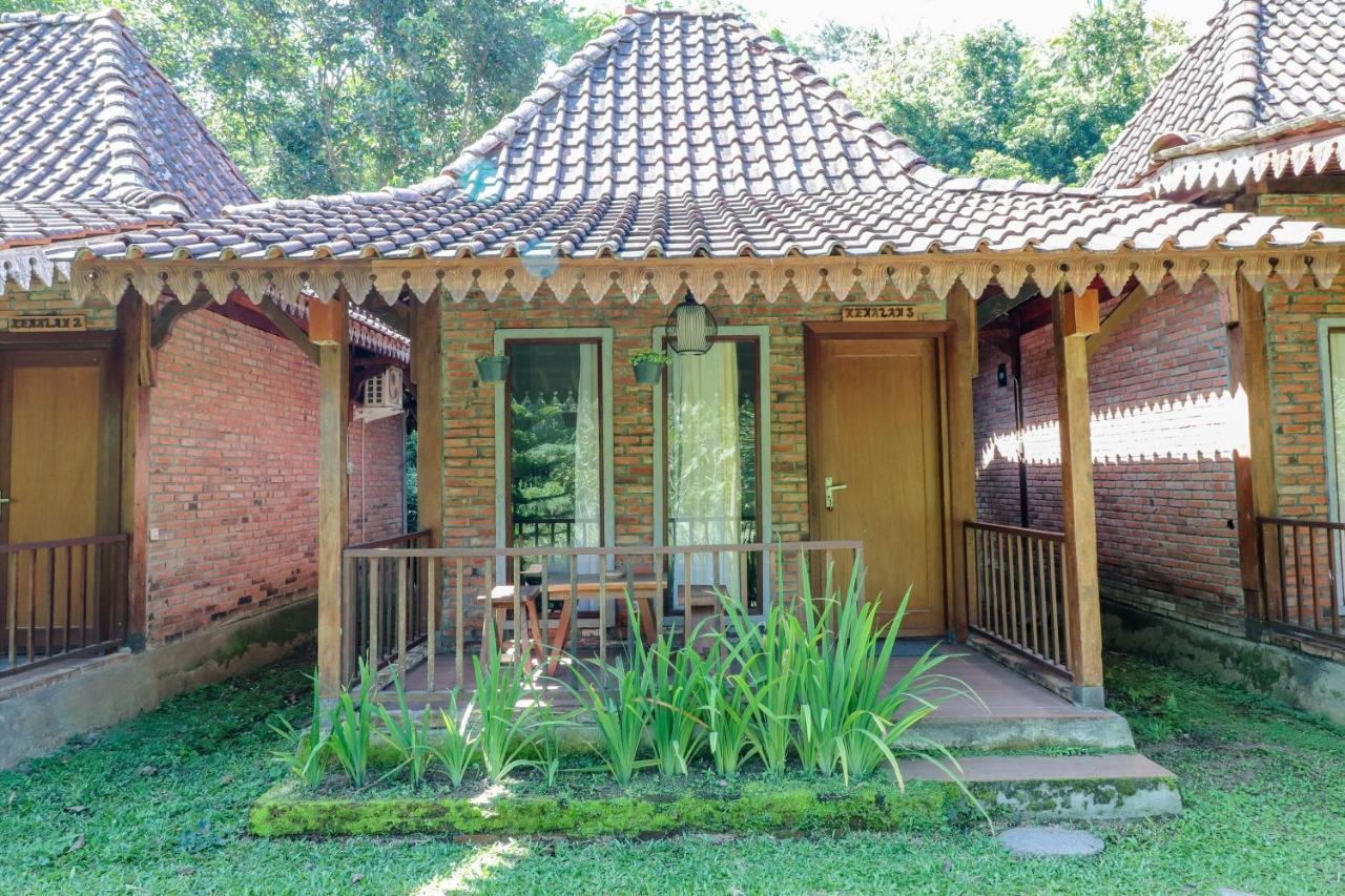 Balkondes Kenalan Hotel Magelang Buitenkant foto