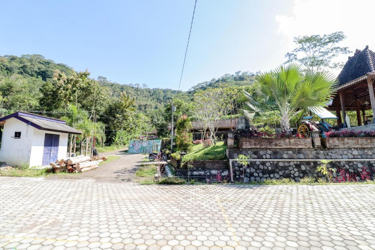 Balkondes Kenalan Hotel Magelang Buitenkant foto
