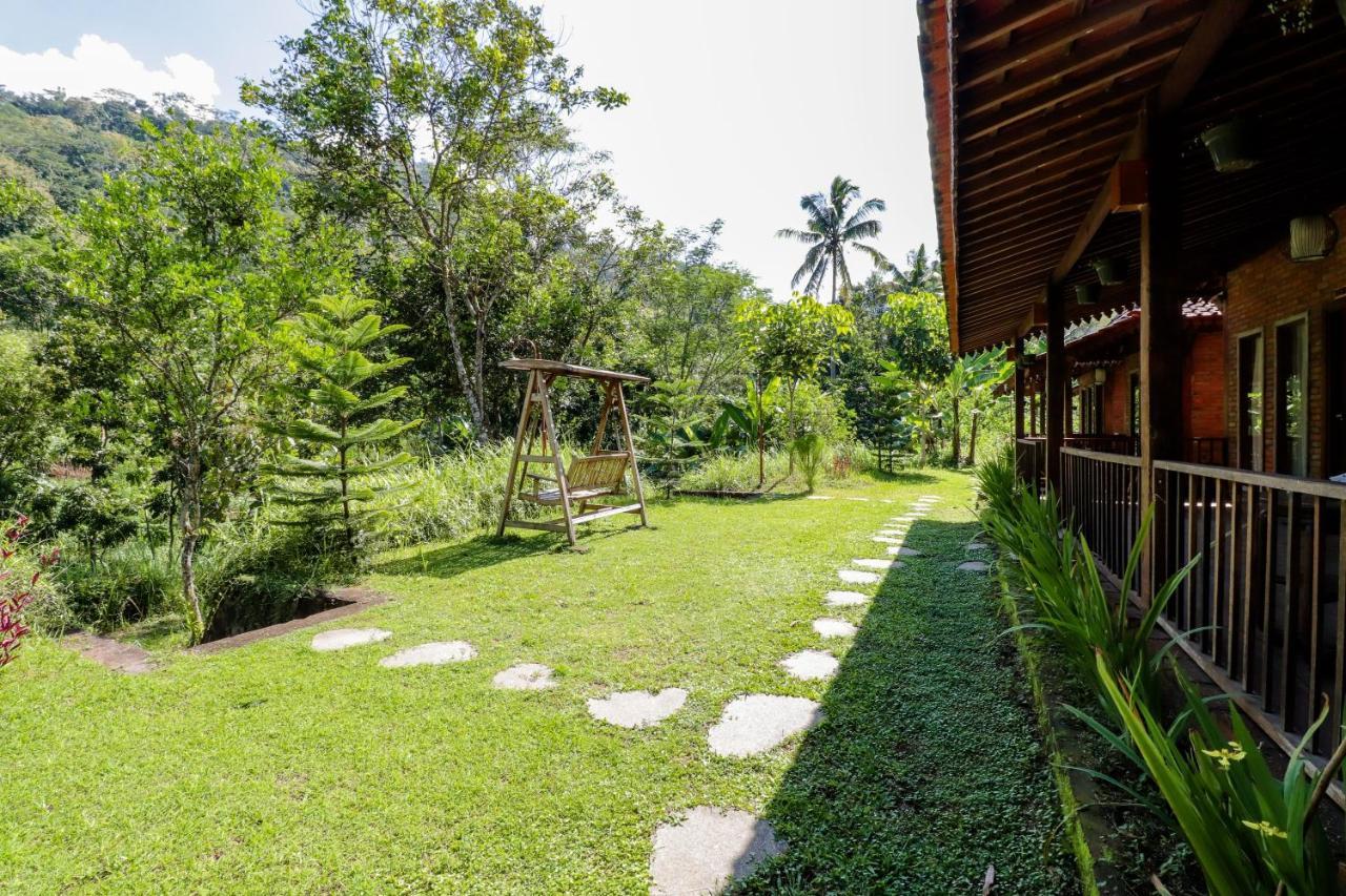 Balkondes Kenalan Hotel Magelang Buitenkant foto