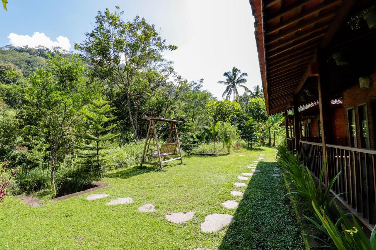 Balkondes Kenalan Hotel Magelang Buitenkant foto